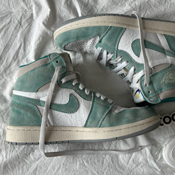 Air Jordan 1 Retro High OG 'Turbo Green' - Picture 2 of 6